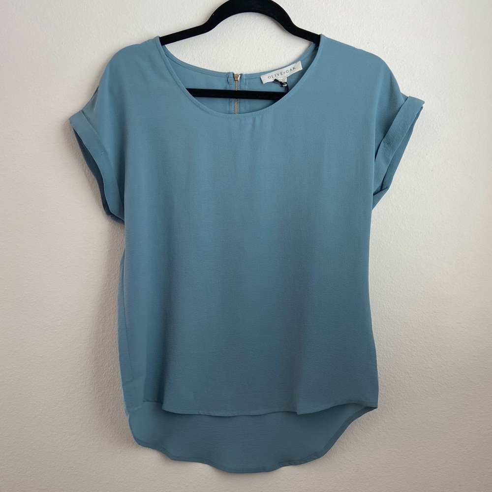 Olive + Oak. Light blue. Short sleeve. Size small. Blouse.